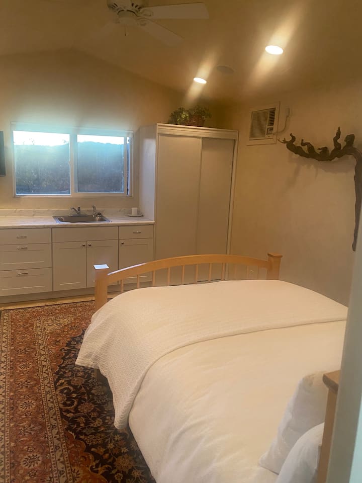 Napa Vineyard View Guesthouse W/tree House - Napa, CA