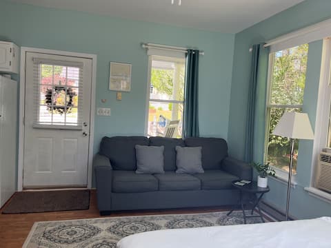 Popular Airbnb listing: Poolside Guest Cottage - cozy and private! in Grovetown