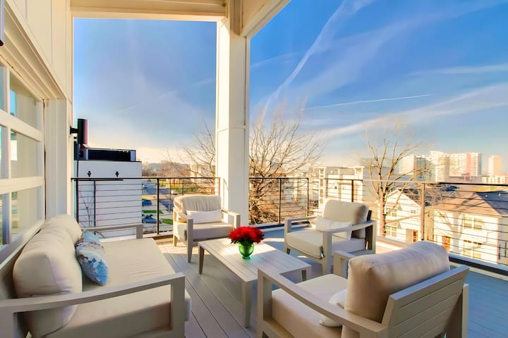 Modern Mega Home | Panoramic Skyline Views