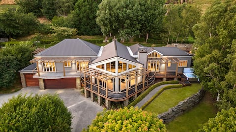 Pinnacle Villa by MajorDomo - Retreat with Hot Tub