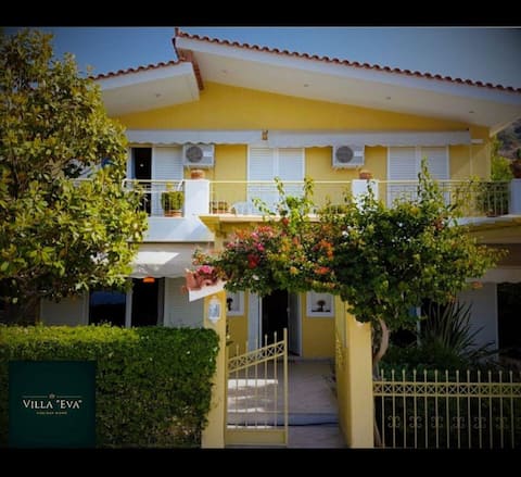 Villa "Eva", Entire Beachfront Holiday Home - 4S