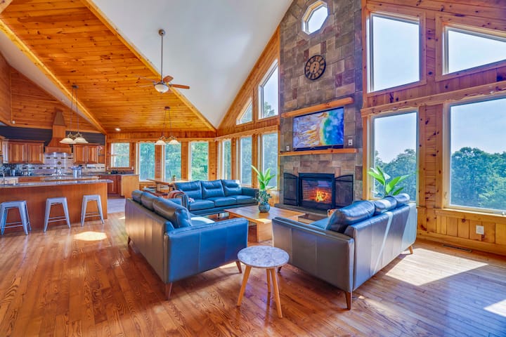 Mountain Chalet~heated Pool ~Sauna~hot Tub~firepit