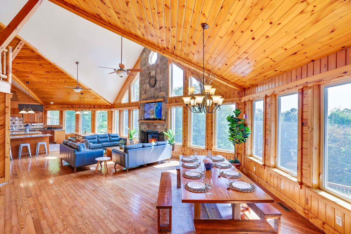 Mountain Chalet~Heated Pool ~Sauna~Hot Tub~Firepit - Chalets for