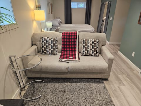 Successful Airbnb property: ★Beautiful Private Suite in Century Home★ in Tuxedo Park