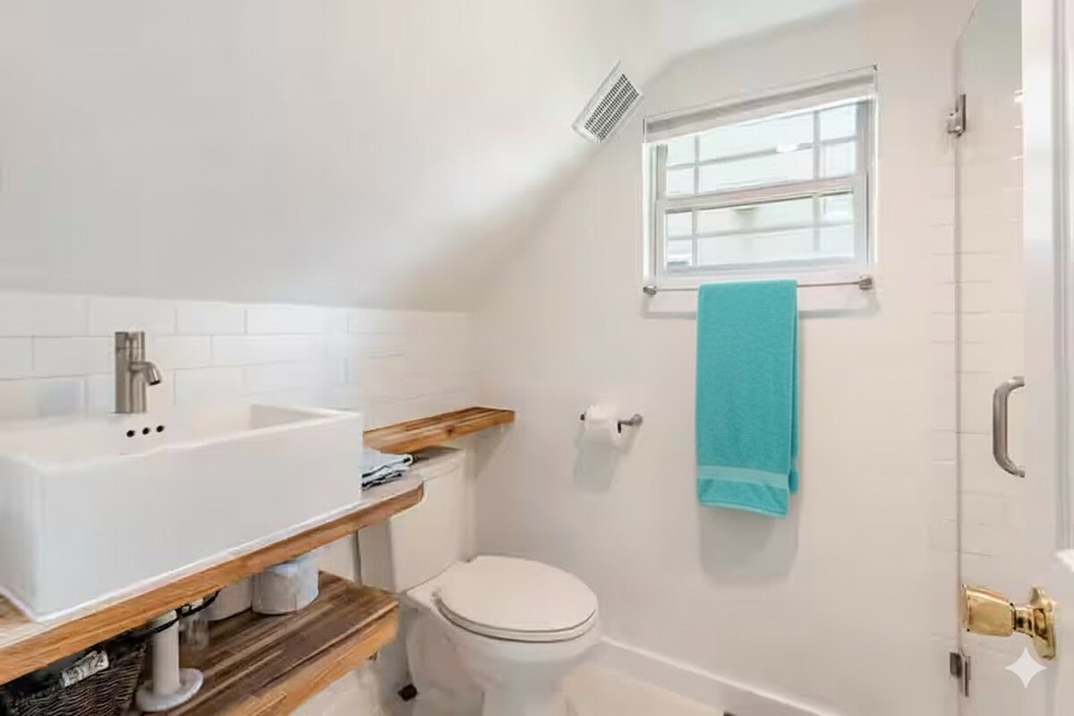 Light-Filled Loft near Lady Bird Lake