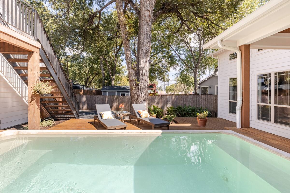 Light-Filled Loft near Lady Bird Lake