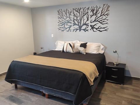 Rec. indep. w/luxury bathroom, own parking