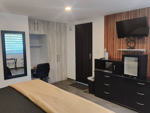 Rec. indep. w/luxury bathroom, own parking