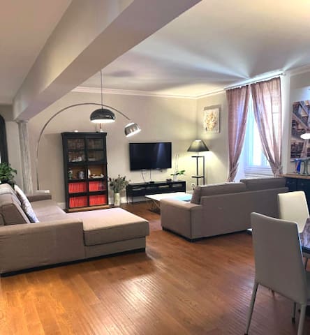 Atmosphere of Home in Florence: Cathedral View