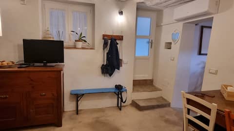 Proprietà Airbnb di successo: IL PICCINO 29, Romantic Experience in the Hamlet.... a Montescudaio