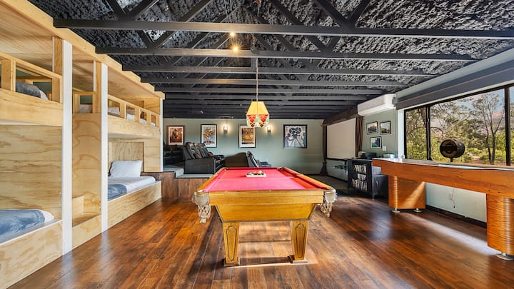 5 Acre Estate | Pickleball | Mountain Views | Spa
