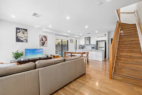 4BR Modern House comforting & relaxing experience