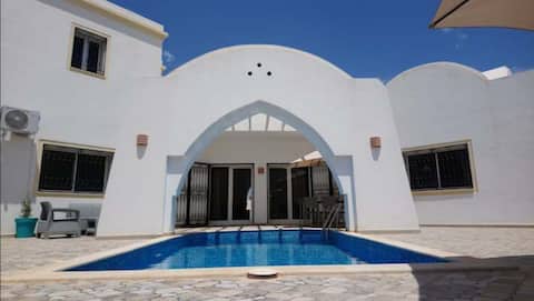 Luxury villa, swimming pool not overlooking WiFi Djerba