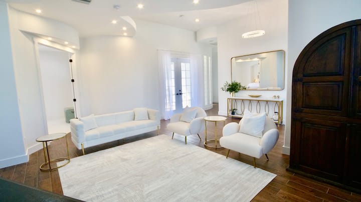 Modern Comfort At Warm Mineral Spring 3br Lux Stay - North Port, FL