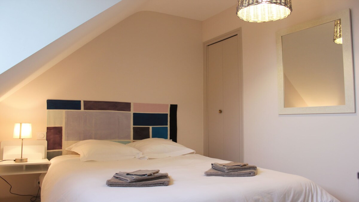 Chambre 3 à l'étage, avec lit de 140cm
(draps et serviettes en option)