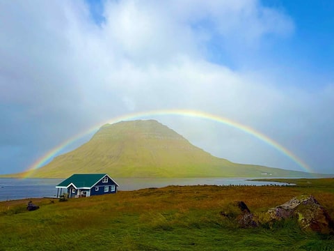 Álfasteinn, Destination Paradise