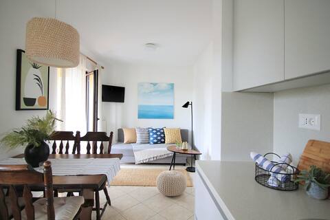 2 bedroom apt. with terrace (5min walk to beach)