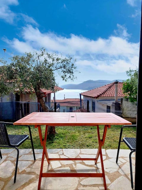 Doras house Comfortable apartment, with courtyard and view