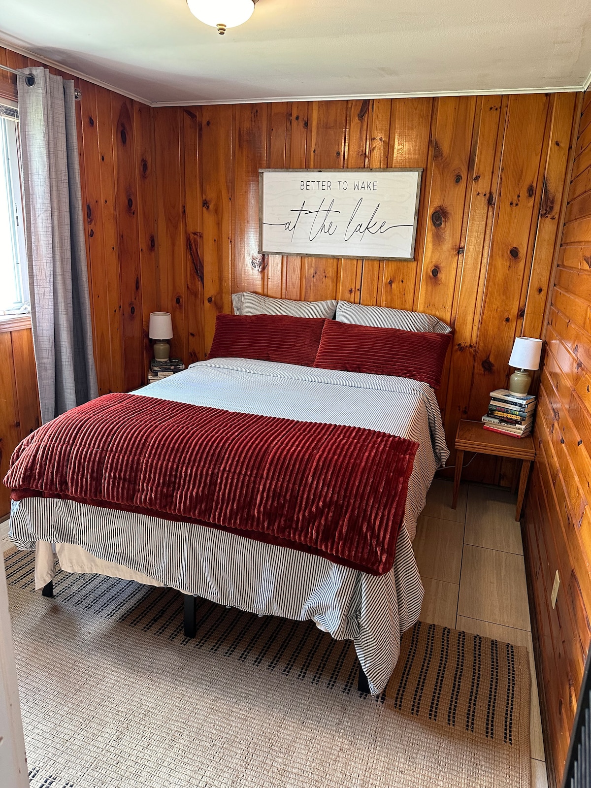 เตียงขนาดใหญ่ในห้องนอน 1