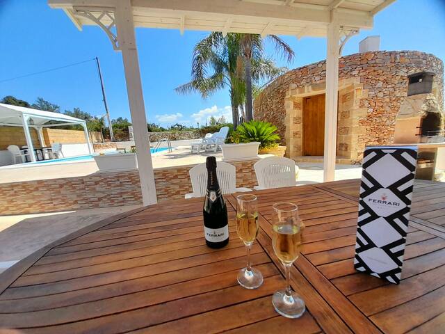 VILLA con Trullo Vista Mare e Piscina Esclusiva