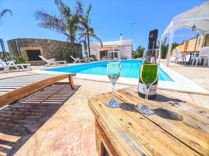 VILLA with Trullo, Sea View and Exclusive Pool