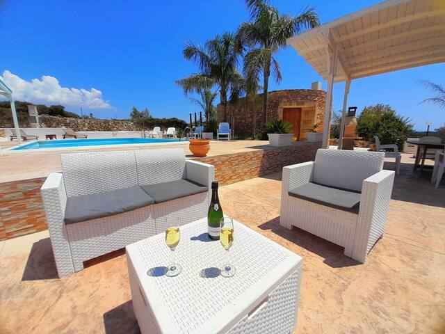 VILLA con Trullo Vista Mare e Piscina Esclusiva gallery image 2