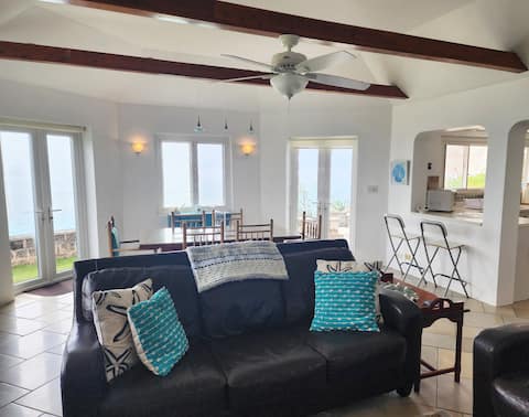 Sea Song 3 Bdrm sleeps 7 on private Marley Beach