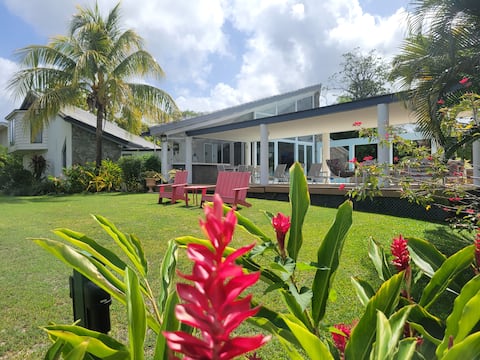 "Anglesea" - Luxury w/Heated Jacuzzi & Steam Room