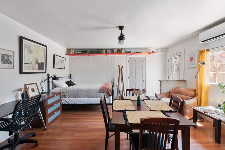 Artistic House in Upscale Neighborhood of Glendale gallery image 4