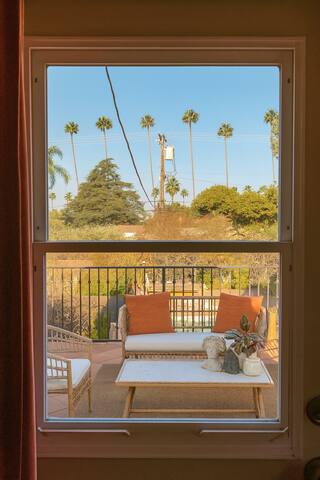 Artistic House in Upscale Neighborhood of Glendale gallery image 5