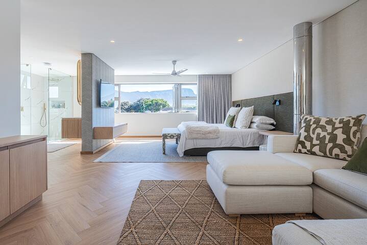 Luxury Family Stay close to Constantia Winelands gallery image 3