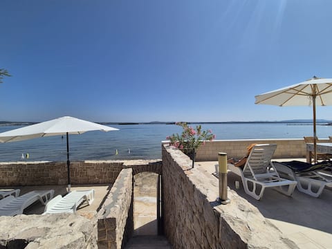 Top Airbnb: Villa Sirius A1 in Općina Tkon