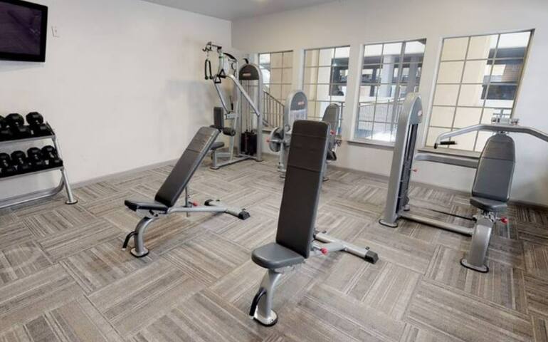 West Village/ Dallas 2BR Prime Location Walkable gallery image 4