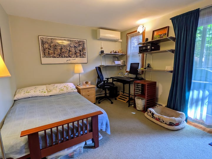 Le futon double peut être utilisé comme lit ou canapé.