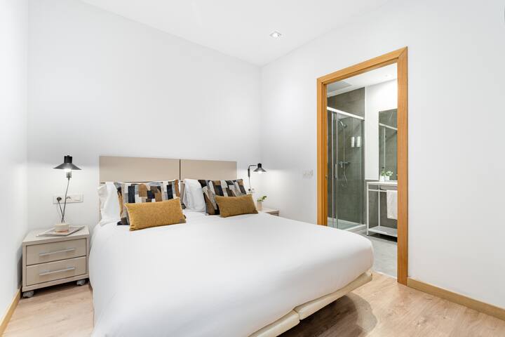 Modern and spacious apartment near to Eixample gallery image 2