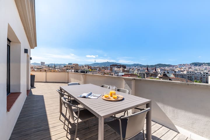 Bright penthouse with terrace near to l’Eixample
