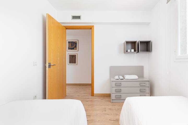 Modern penthouse with terrace near to l’Eixample gallery image 2