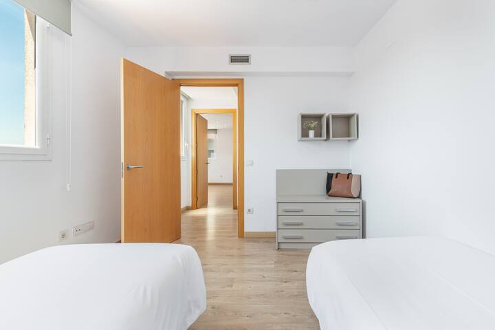 Modern penthouse with terrace near to l’Eixample gallery image 3