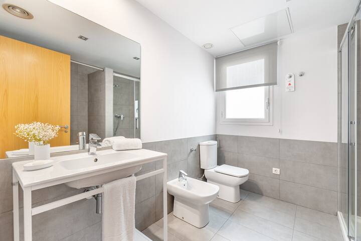 Modern penthouse with terrace near to l’Eixample gallery image 5