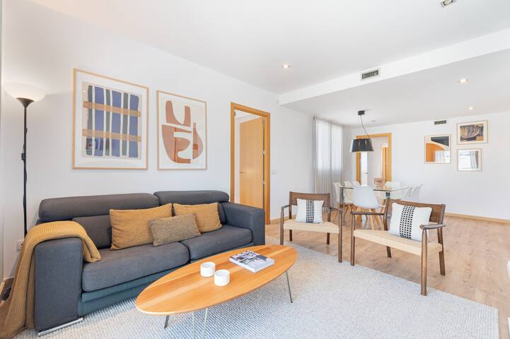 Spacious penthouse with terrace near to l’Eixample