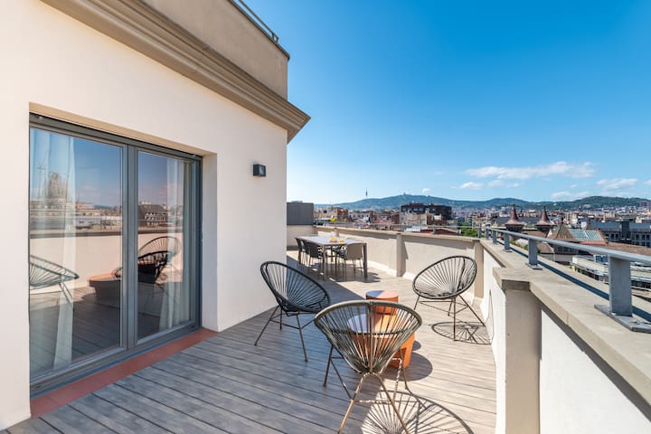 Spacious penthouse with terrace near to l’Eixample