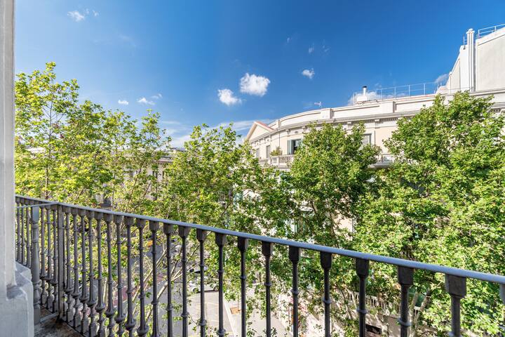 Bright apartment with balcony near to Eixample gallery image 5