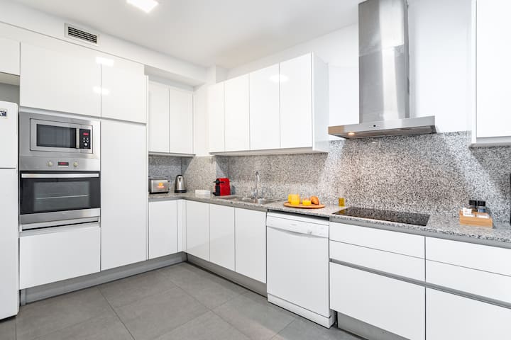 Bright apartment with balcony near to Eixample gallery image 3