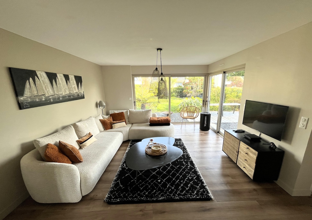 Top Airbnb: Walking distance to the beach in Benodet – 4 bedrooms à Bénodet