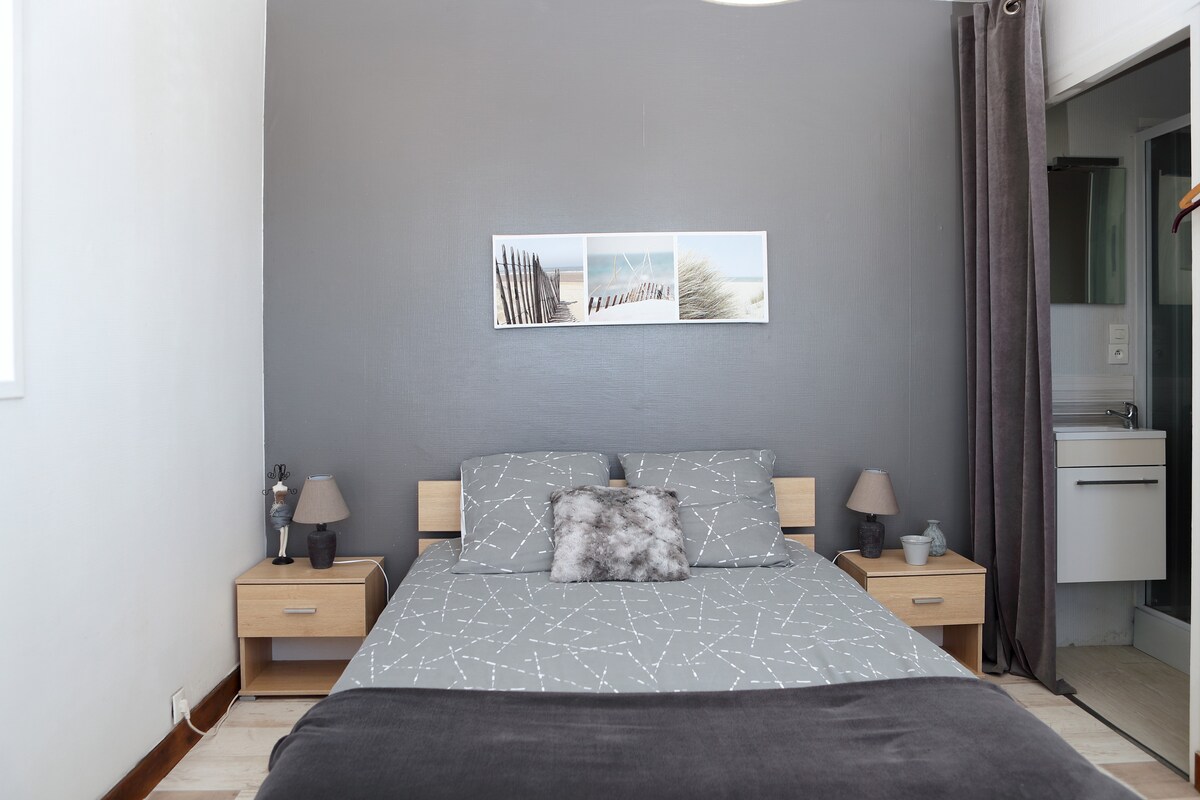 带卫生间的主卧