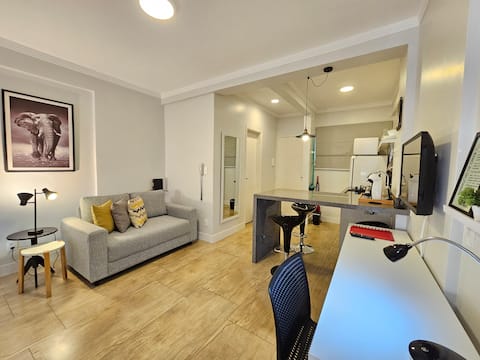 ☆ Cambuí Studio/ Centro ☆ Wifi 240Mega ☆ SmartTV