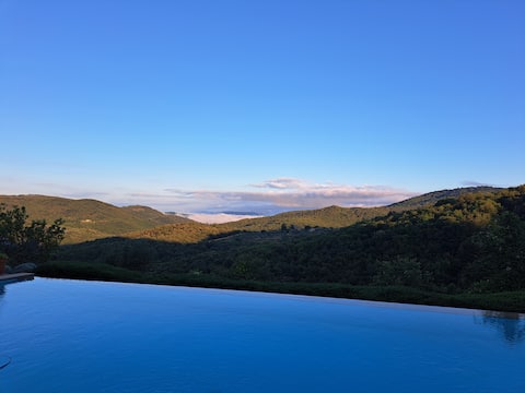 Tuscan house with private infinity pool