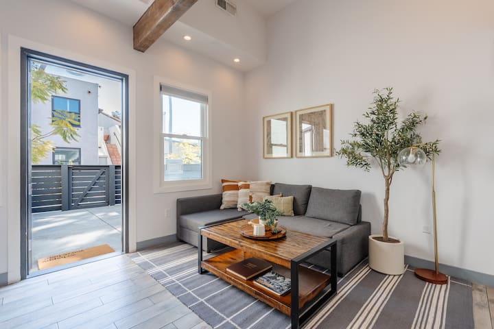 4 Chic Apartments Steps from Old Town: Sleep 24 gallery image 2