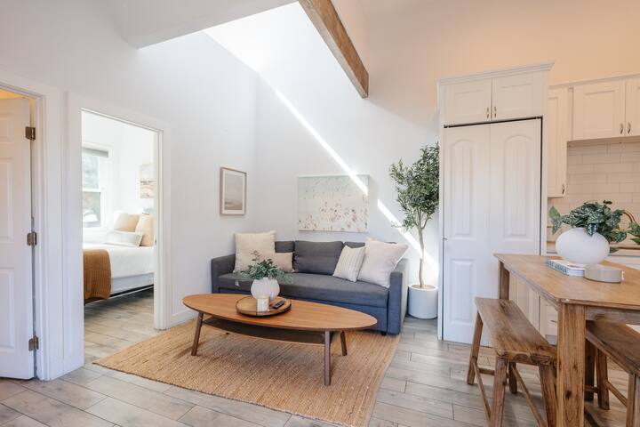 4 Chic Apartments Steps from Old Town: Sleep 24 gallery image 4