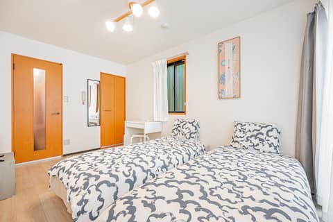 Shinjukuku . Shin-Okubo Station 6 mins by walk 105